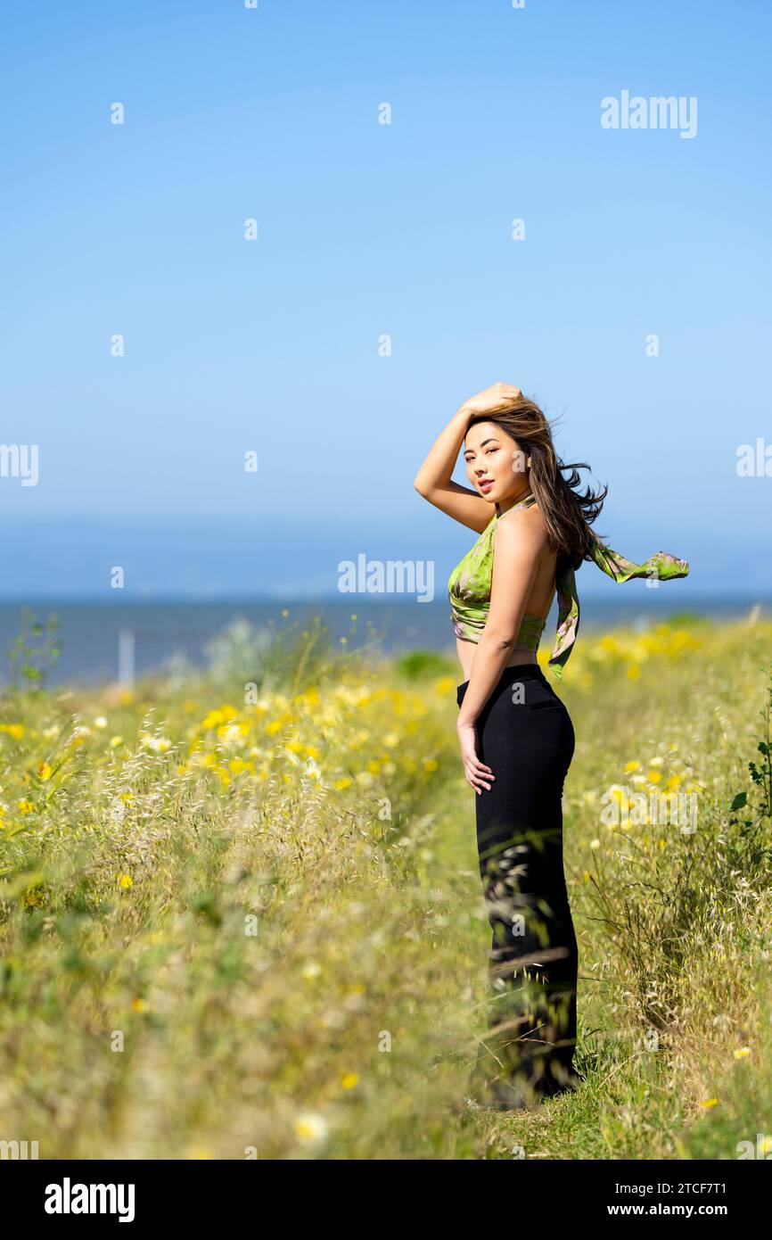 Curvy figure hires stock photography and images Alamy