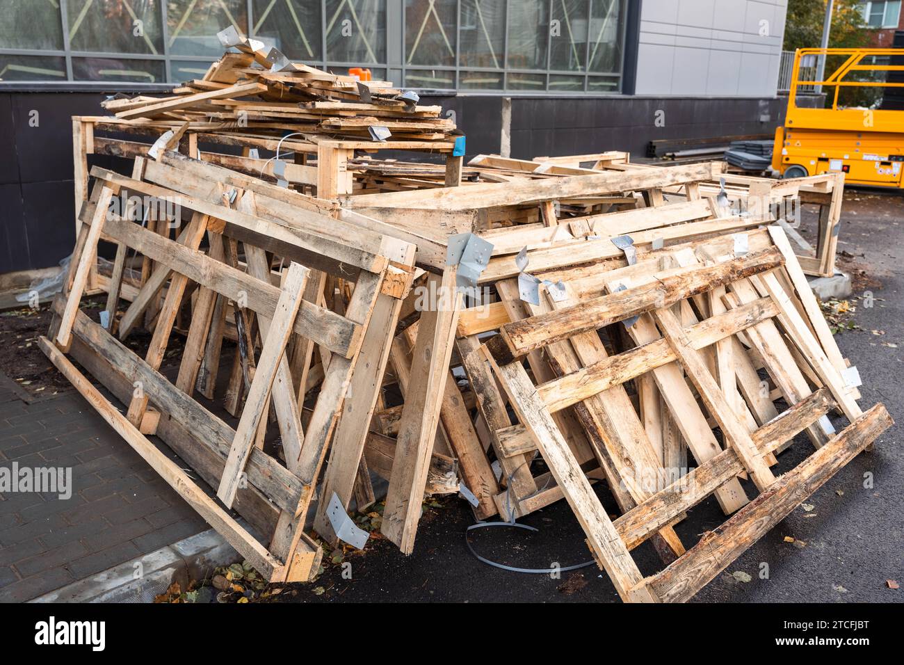Dismantled crate hires stock photography and images Alamy