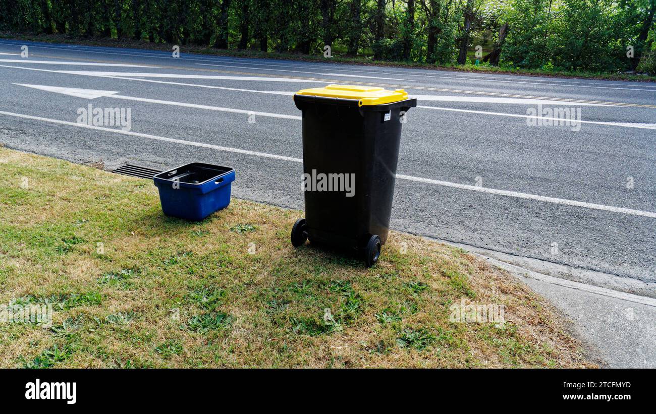 Kerbside reusable bins hires stock photography and images Alamy