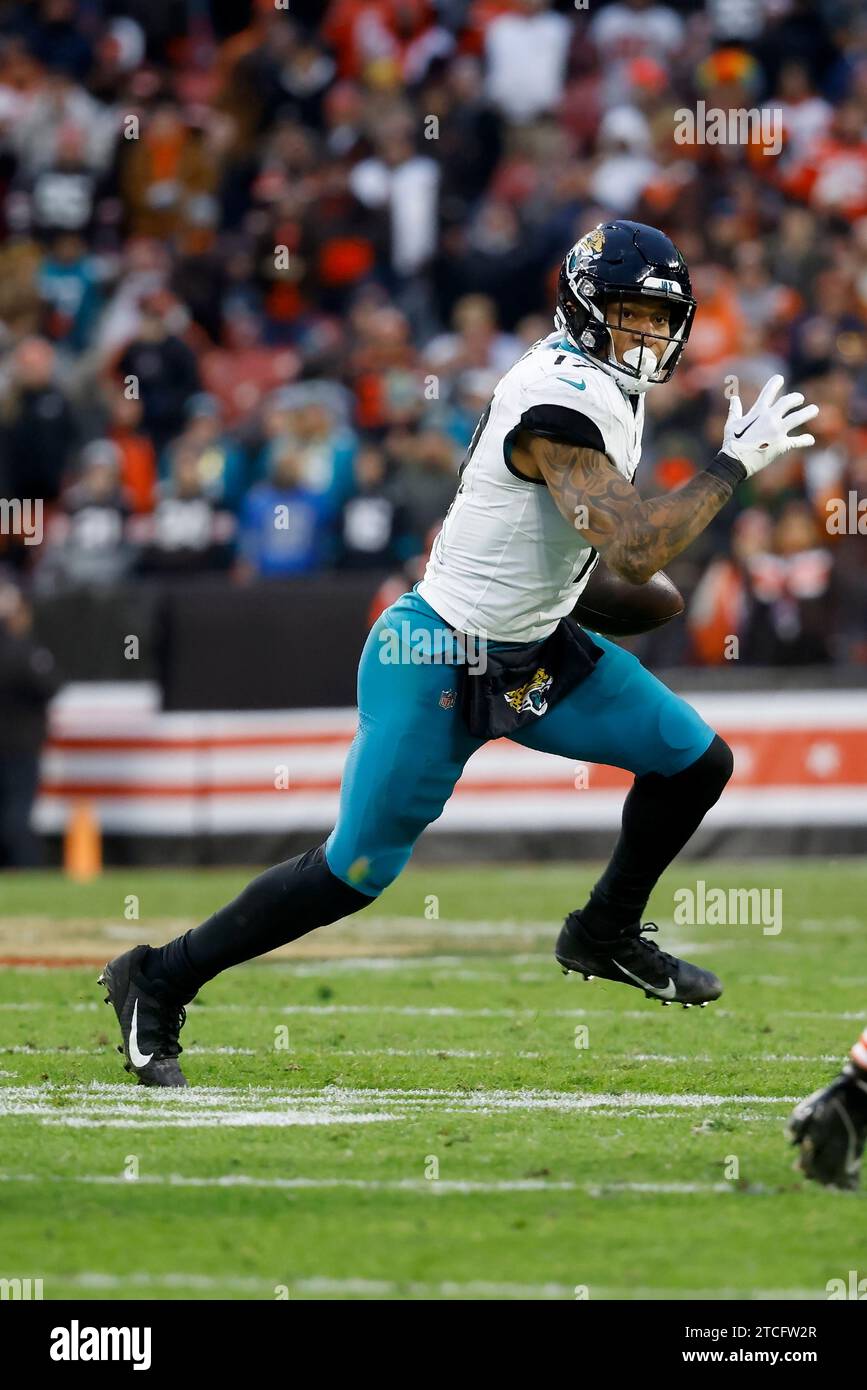 Jacksonville Jaguars tight end Evan Engram (17) runs with the ball