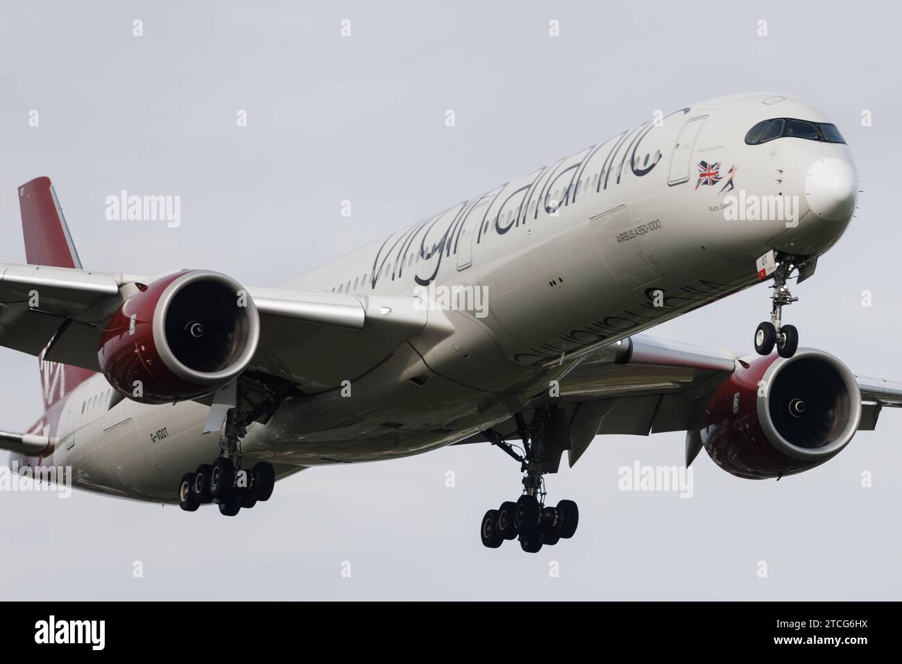 Virgin atlantic airbus a350 landet hi-res stock photography and images ...