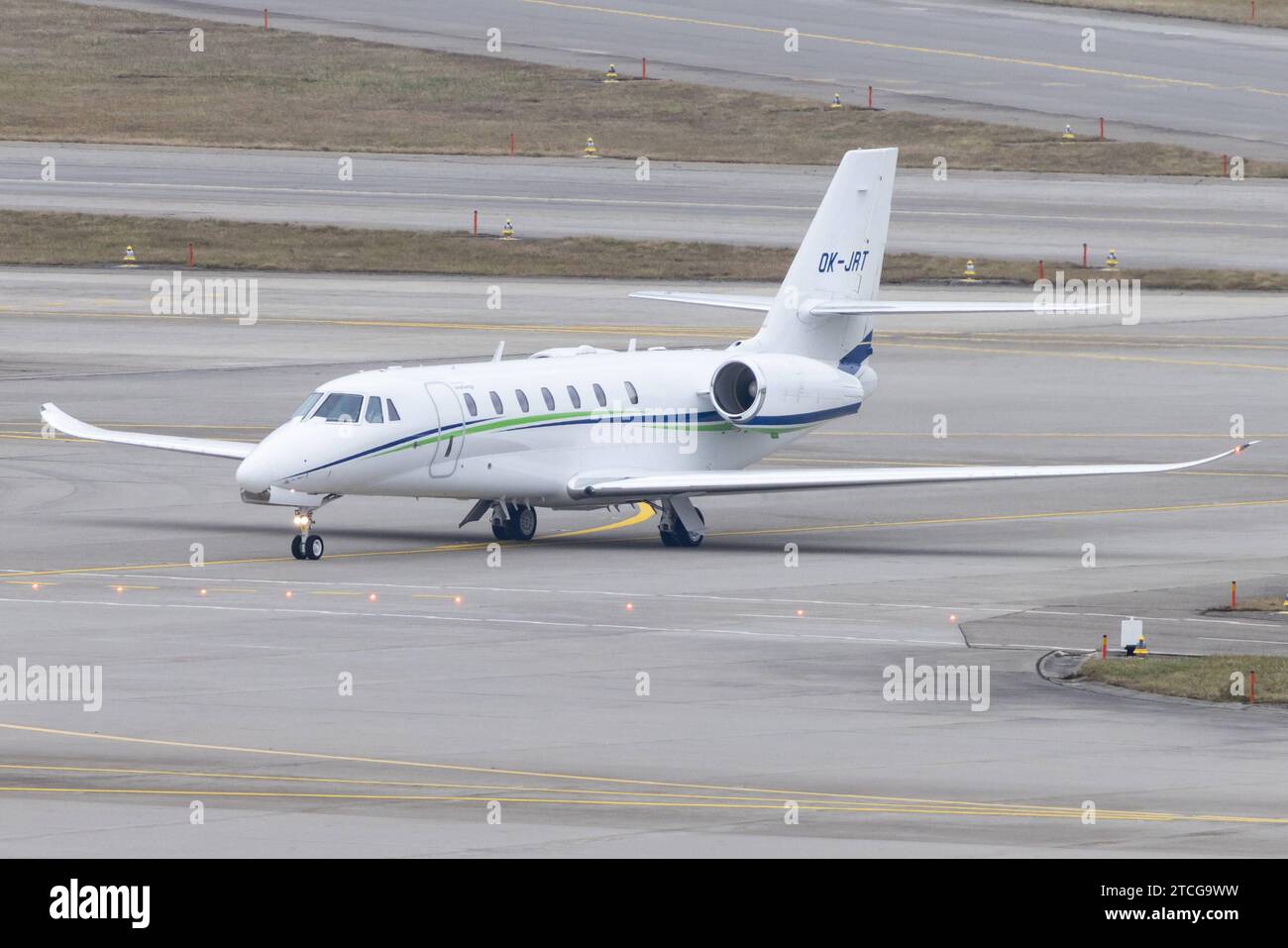 C680 Jet In Flight Cessna 680 citation sovereign hi-res stock photography and images - Alamy