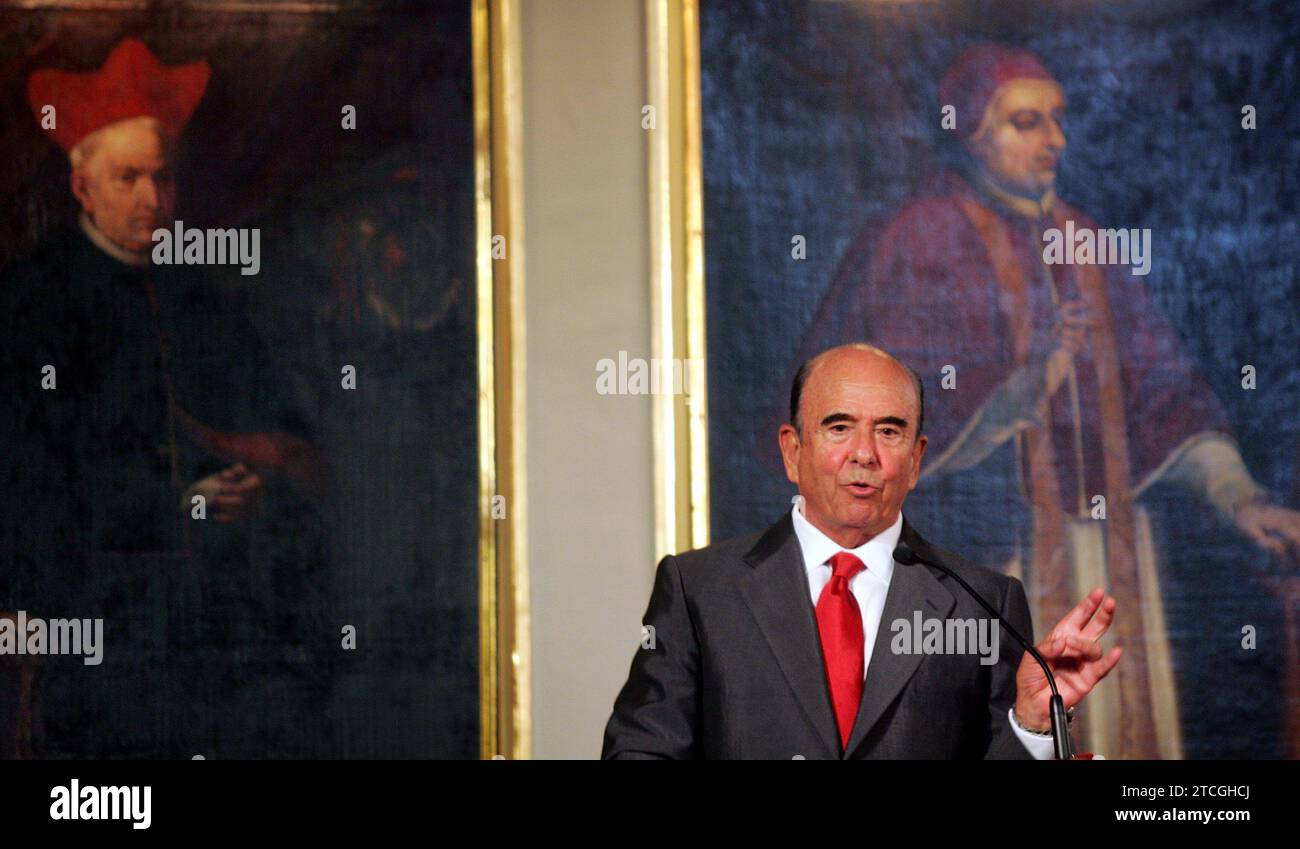 ROBER SOLSONA.................20080506..........VALENCIA......The president of Banco Santander, Emilio Botín, at the meeting of shareholders of Universia, a network that brings together a thousand educational institutions from Spain, Portugal, Argentina, Brazil, Colombia, Chile, Mexico, Peru, Puerto Rico, Uruguay and Venezuela, and that seeks new opportunities in employment and continuous training for university students, which was held today in Valencia.ARCHDC. Credit: Album / Archivo ABC / Rober Solsona Stock Photo
