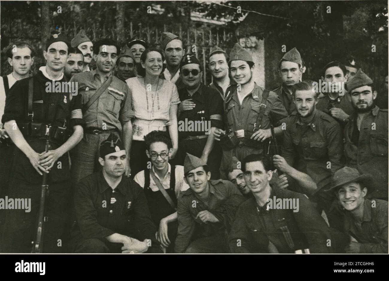 12/31/1935. Margarita Nelken with the militias during her visit yesterday. Credit: Album / Archivo ABC / Marín Stock Photo