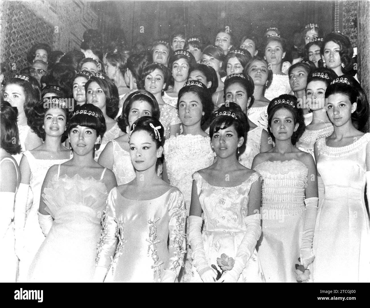04/18/1964. Dance of the Debutantes in the house of Pilatos, palace of the Dukes of Medinaceli. Credit: Album / Archivo ABC / Álvaro García Pelayo Stock Photo