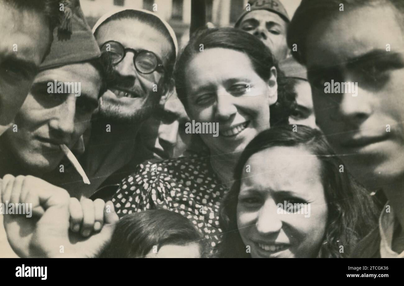 12/31/1935. To receive the glorious 'Steel Battalion' that returns victoriously from the front, Margarita Nelken went to the headquarters. Credit: Album / Archivo ABC / Albero y Segovia Stock Photo