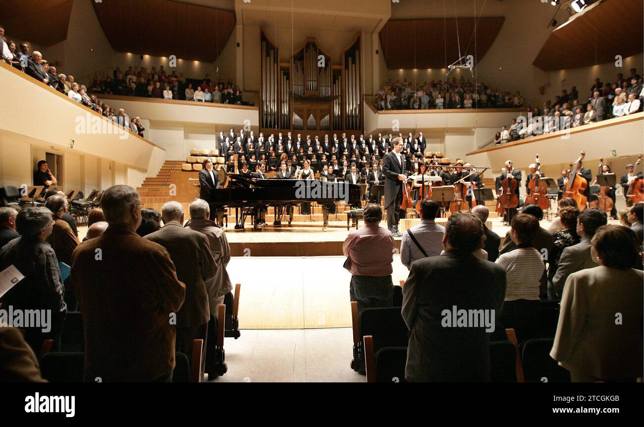 05/03/2007. Mikel Ponce.........Valencia.........3-5-07.........Jerome Traub Moments before the start of the tribute concert to maestro Rostropovich.Archdc. Credit: Album / Archivo ABC / Mikel Ponce Stock Photo