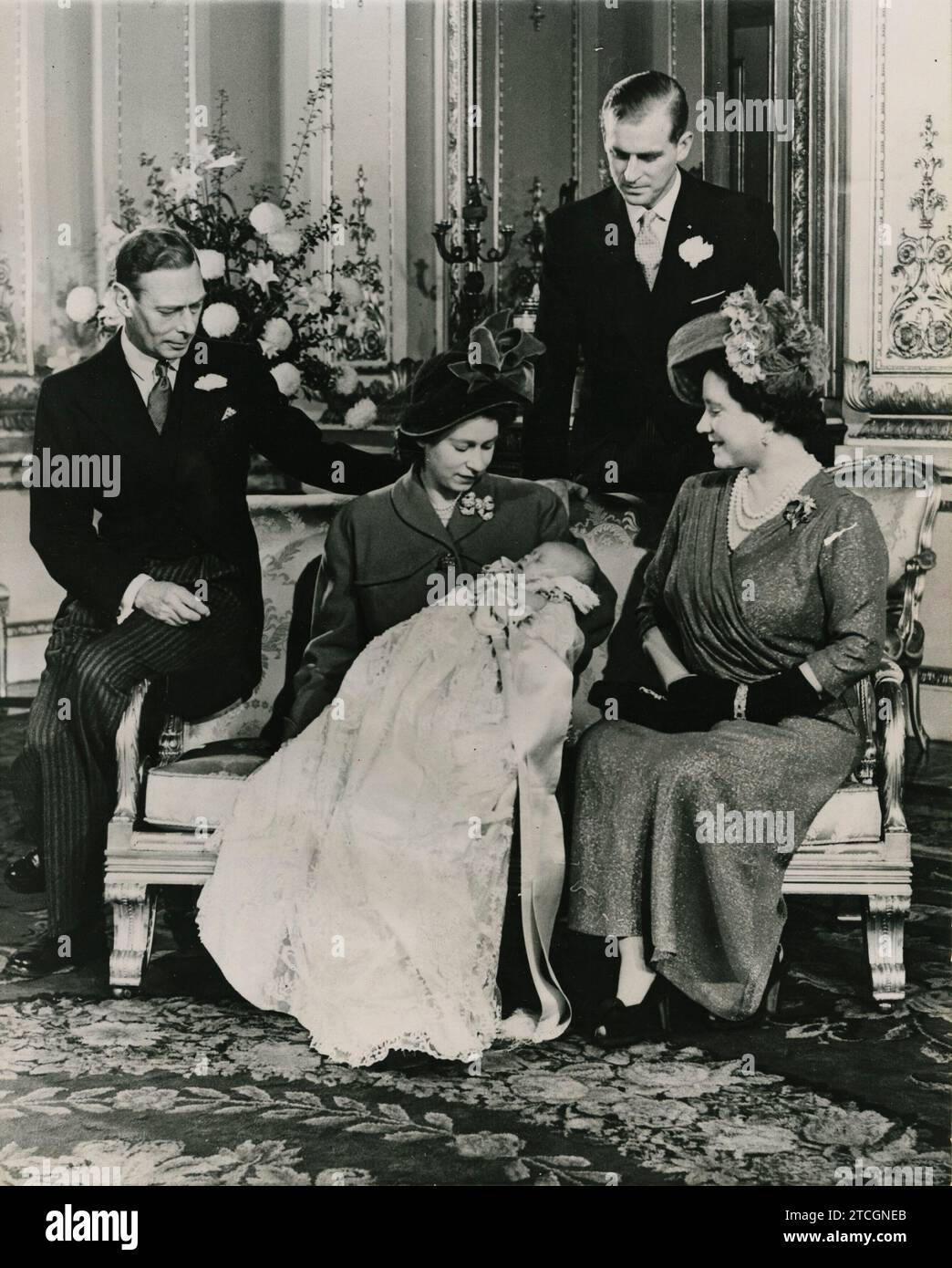 London (United Kingdom), 12/15/1948. Christening of the heir to the Crown of England at Buckingham Palace. The Kings of England, George VI and Elizabeth, with their daughter Princess Elizabeth, her husband, Duke of Edinburgh, and their newborn grandson, Prince Carl Philip Arthur George http://www.abc.es/abcfoto/ galerias/20150212/abci-fotografias-reina-isabel-201502111820.html. Credit: Album / Archivo ABC Stock Photo