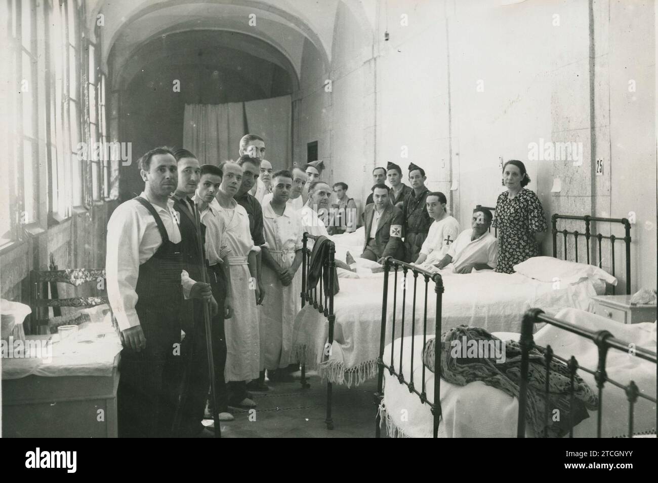 01/01/1936. Margarita Nelken visiting the wounded housed in the Palace of the former Marquis of Urquijo and currently Hospital de Sangre. Credit: Album / Archivo ABC / Manuel Compañy Stock Photo