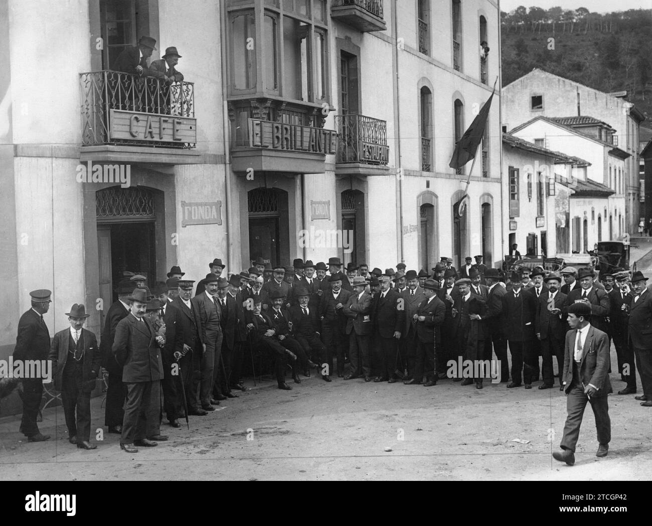 04/30/1917. The trip of the Minister of Public Works. The Duke of Almodóvar del Valle (X) in San Esteban de Pravia, accompanied by the Authorities - photo by MG Alonso - with a 5 Cent stamp, sent to the director of the Spanish press. Credit: Album / Archivo ABC / Alonso Stock Photo