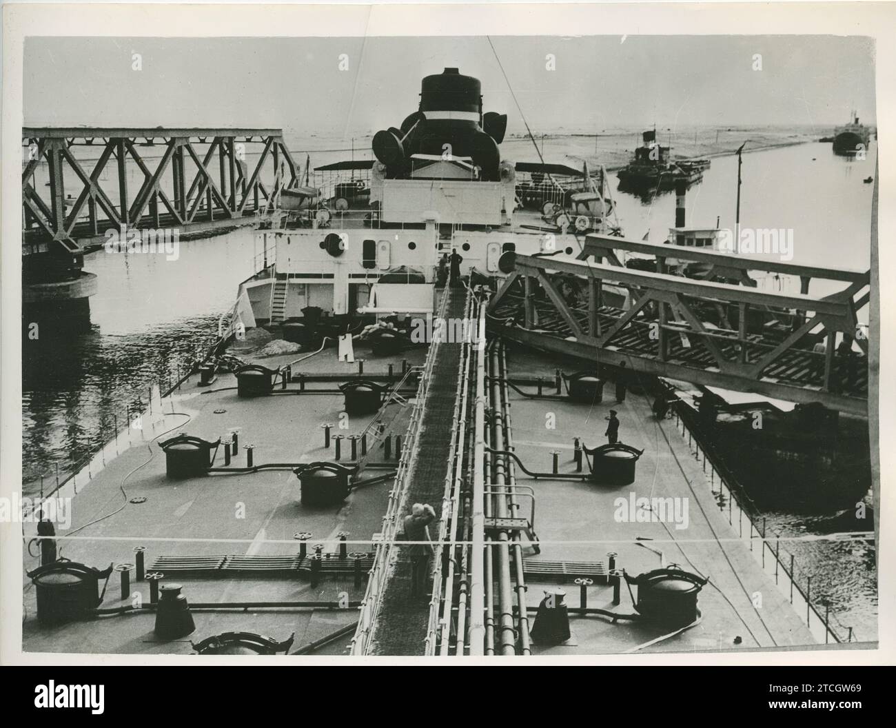 Suez Canal, Egypt, 01/02/1955. A Liberian ship crashed into a bridge nine miles north of Somalia. In the image, the deck of the World Peace ship. Credit: Album / Archivo ABC Stock Photo