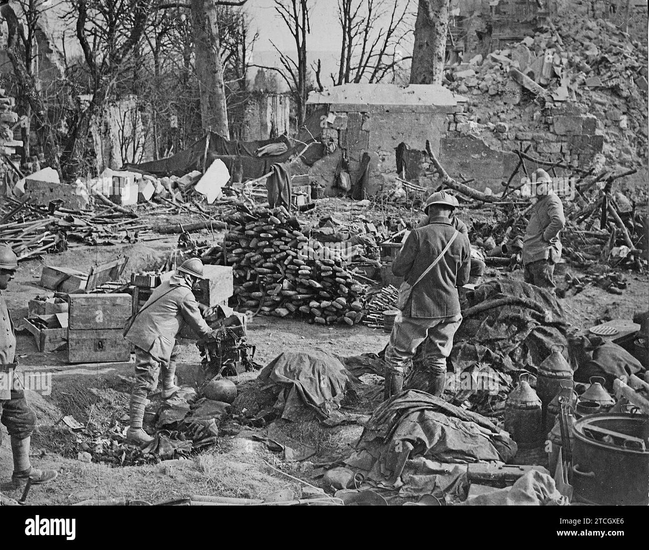 05/31/1917. Booty of War. French Soldiers Counting and Guarding Weapons ...