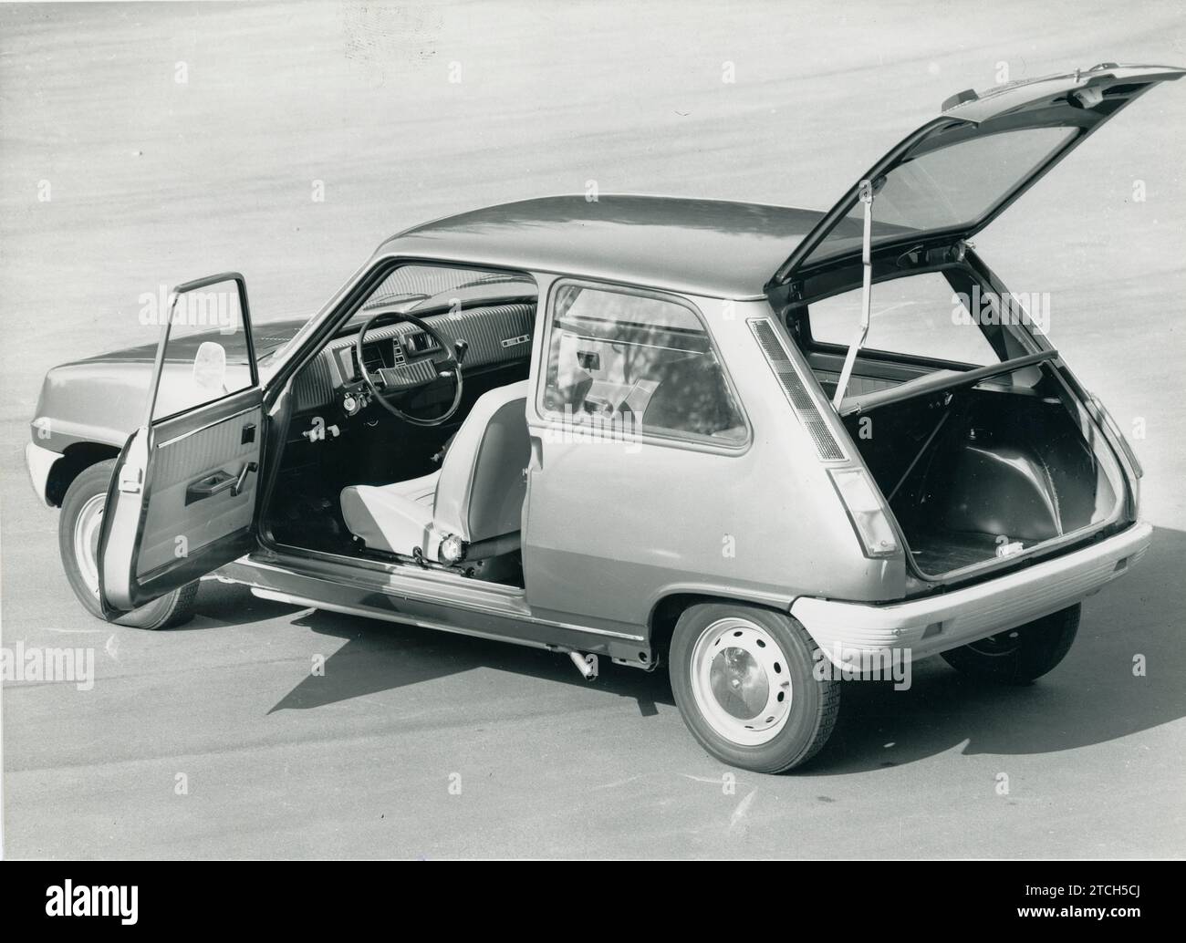 March 1972. The Renault 5, ABC award for Best Car of the Year 1972. In the image, the three doors open in the type called 'break'. Credit: Album / Archivo ABC Stock Photo