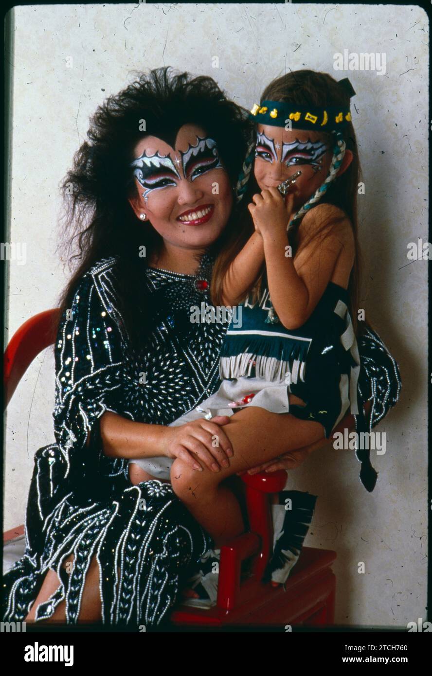Estepona (Málaga), 1987. Mélodie Nakachian in the arms of her mother