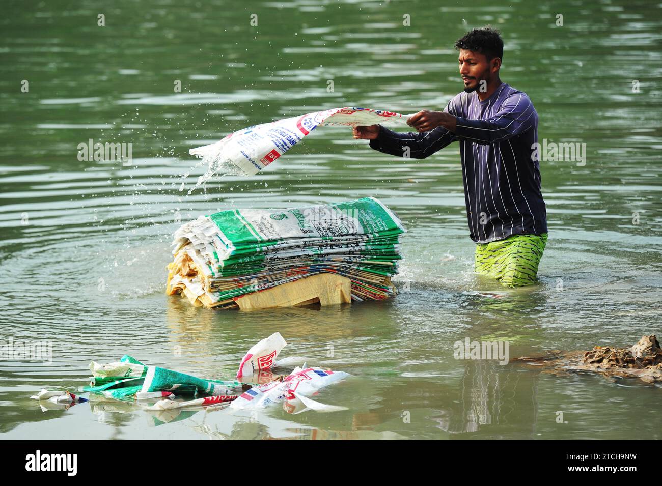 Plastic pollution bangladesh river hi-res stock photography and images -  Page 5 - Alamy