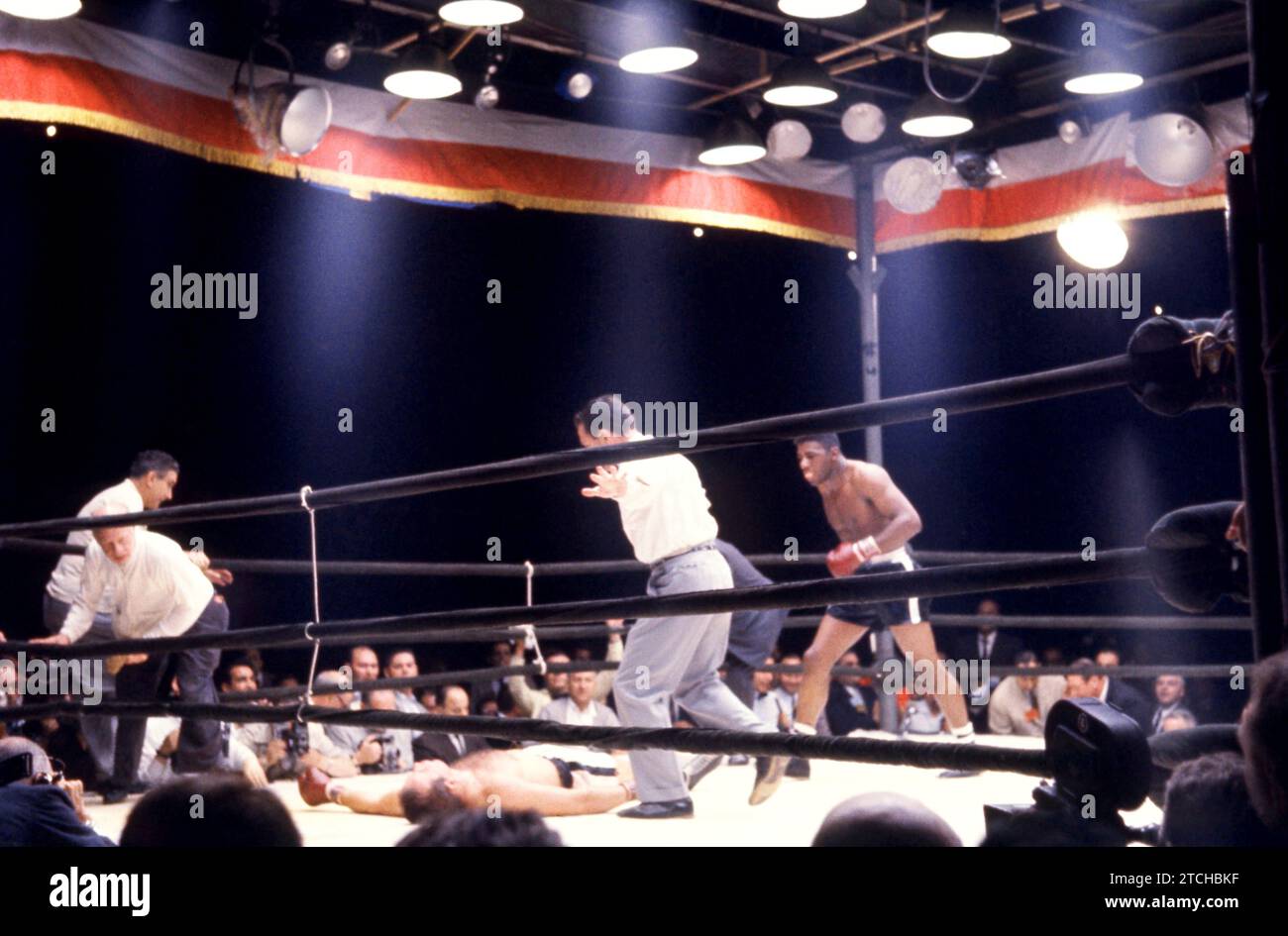 NEW YORK, NY - JUNE 20: Ingemar Johansson (1932-2009) (white trunks) of Sweden is out for the count in the 5th round during the World Heavyweight Title bout with Floyd Patterson (1935-2006) (black trunks) of the United States on June 20, 1960 at the Polo Grounds in New York, New York.  The referee is Arthur Mercante. (Photo by Hy Peskin) *** Local Caption *** Ingemar Johansson;Floyd Patterson;Arthur Mercante Stock Photo