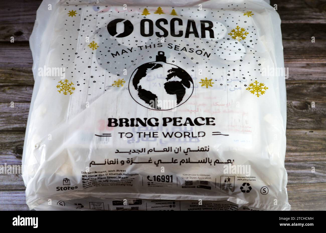 Cairo, Egypt, December 10 2023: Oscar hypermarket bags with the Earth world map on it, with the phrase may this season bring peace to the world, and G Stock Photo