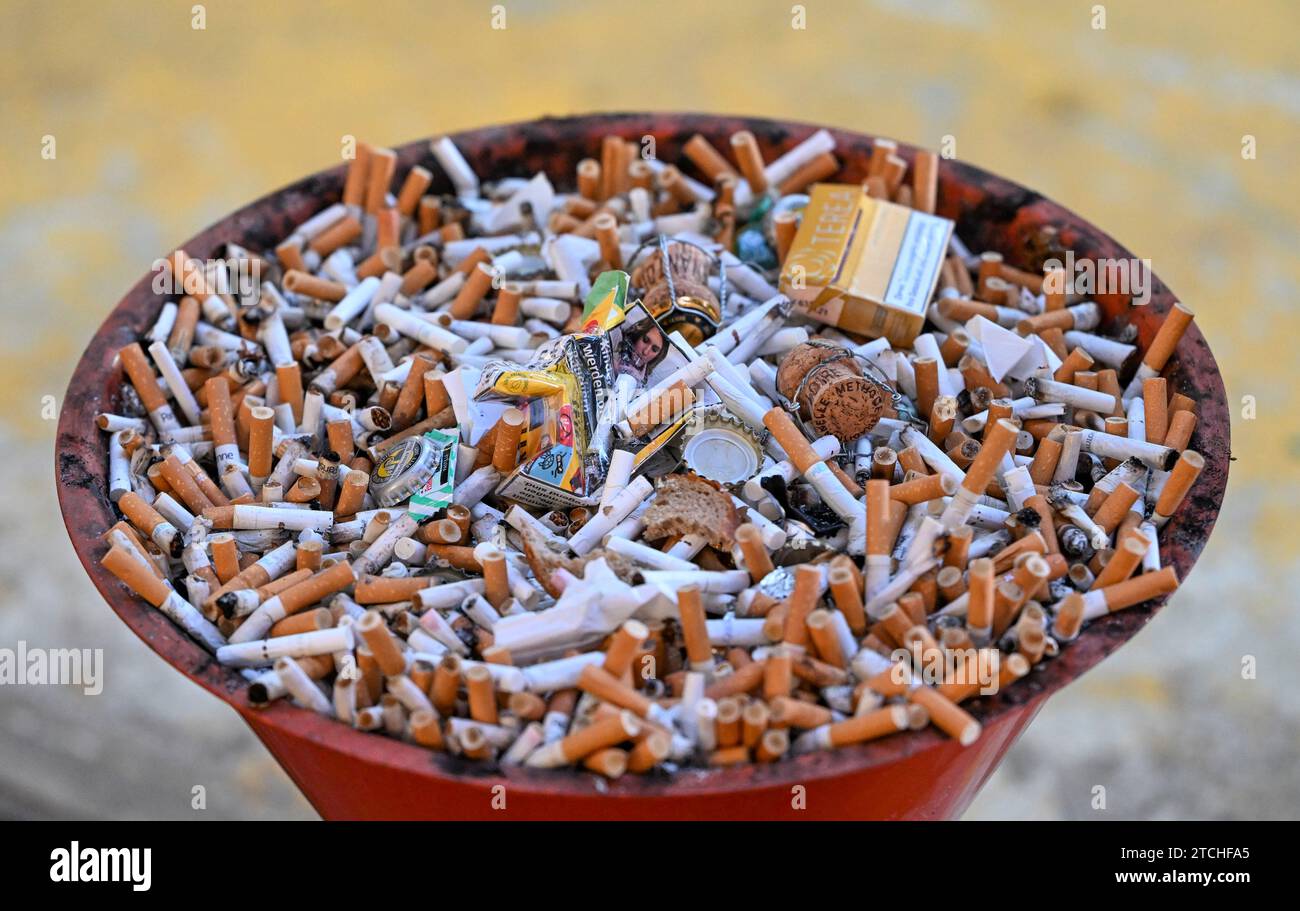 cigarette bowl Bowl full of cigarette butts Stock Photo