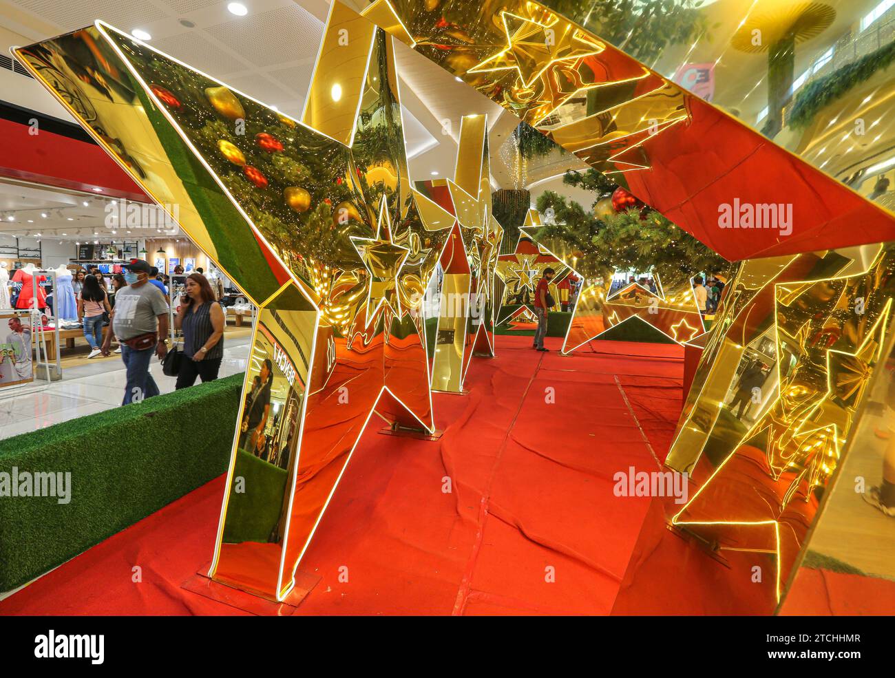 Giant Golden Reflective Stars Christmas Decoration Philippines Sm