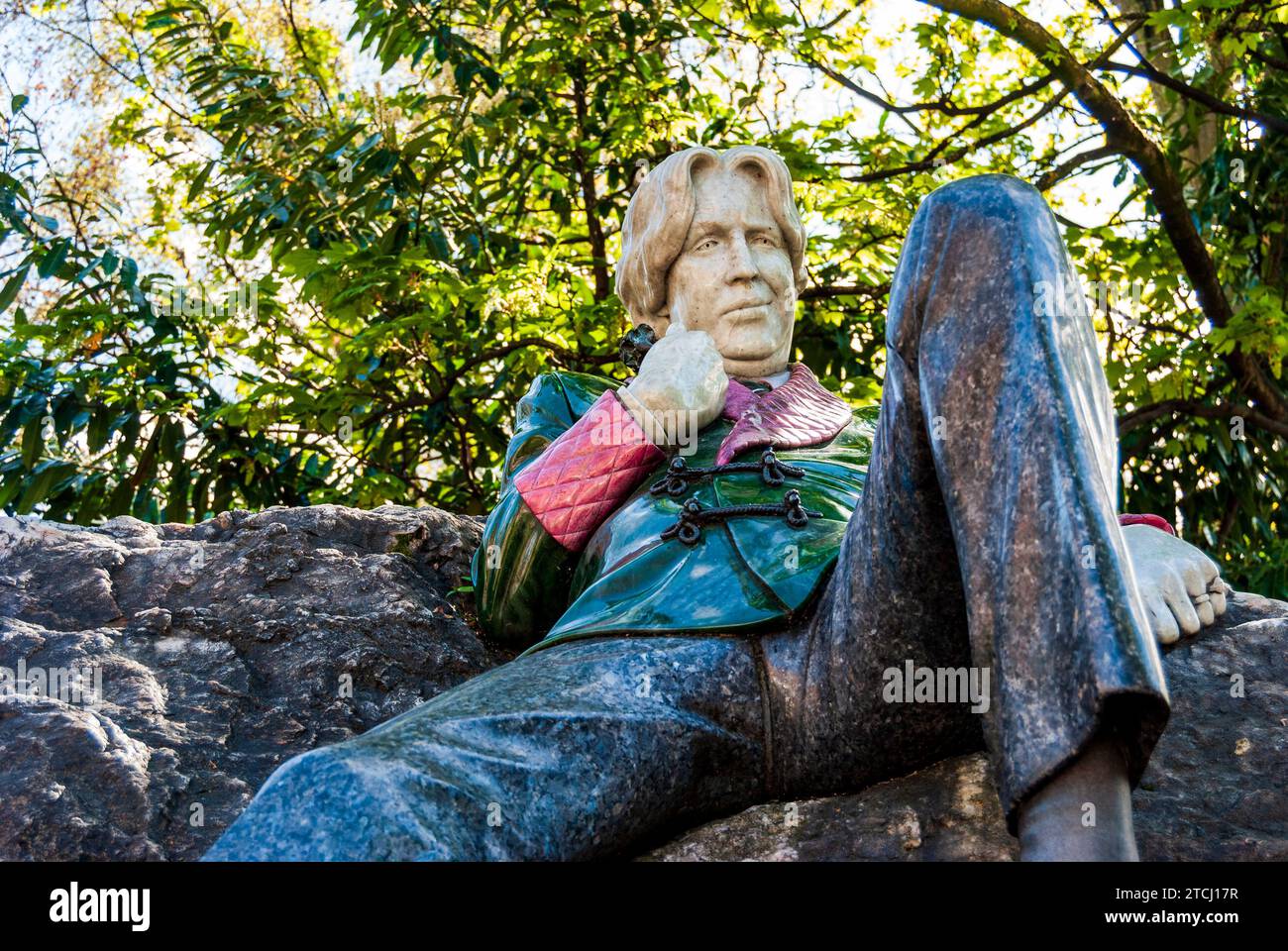Close up on marble and granite statue of Irish writer Oscar Wilde, memorial sculpture in Merrion Square park, Dublin city center, Ireland Stock Photo