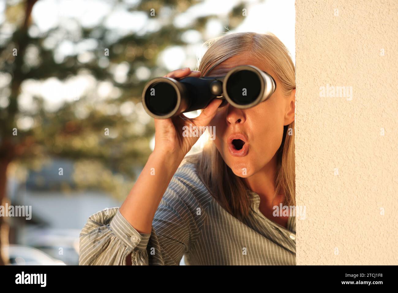 Shocked community hi-res stock photography and images - Alamy