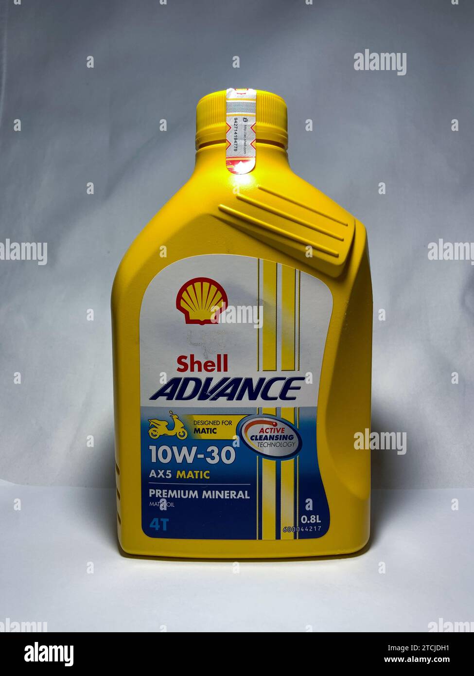 Surakarta, Indonesia - November 20, 2023 : Shell Advance Matic motor oil, active cleansing technology 10w-30 premium mineral matic oil 4T 800ml. Plast Stock Photo