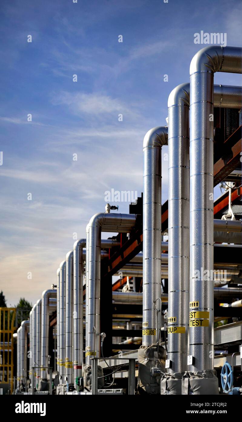 An industrial complex featuring a pipe rack in an oil refinery Stock Photo