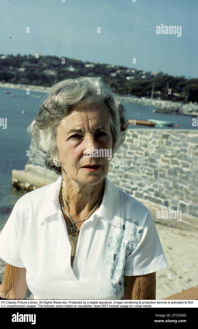 Princess Lilian, Duchess of Halland. Born Lillian May Davies, later Craig; 30 august 1915 - 10 march 2013. A British fashion model who became a member of the Swedish royal family thgrough her marriage to Prince Bertil 1976. Pictured in their holiday home on the French riviera, Villa Mirage in Sainte Maxime 1980. Stock Photo