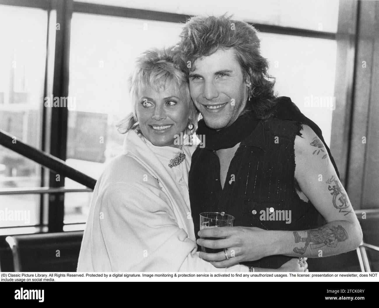 Britt Ekland. Swedish actress, famous for her role as the Bond girl Mary Goodnight in the feature film The man with the golden gun with Roger Moore as James Bond. Here with husband Slim Jim Phantom, with whom she was married between the years 1984 to 2003. 1986 Stock Photo