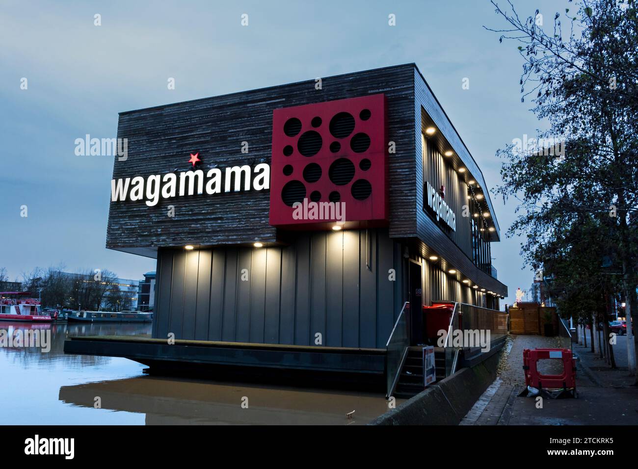 Evening at wagamama restaurant and bar on Brayford pool, North Brayford Wharfe, Lincoln City, Lincolnshire, England, UK Stock Photo
