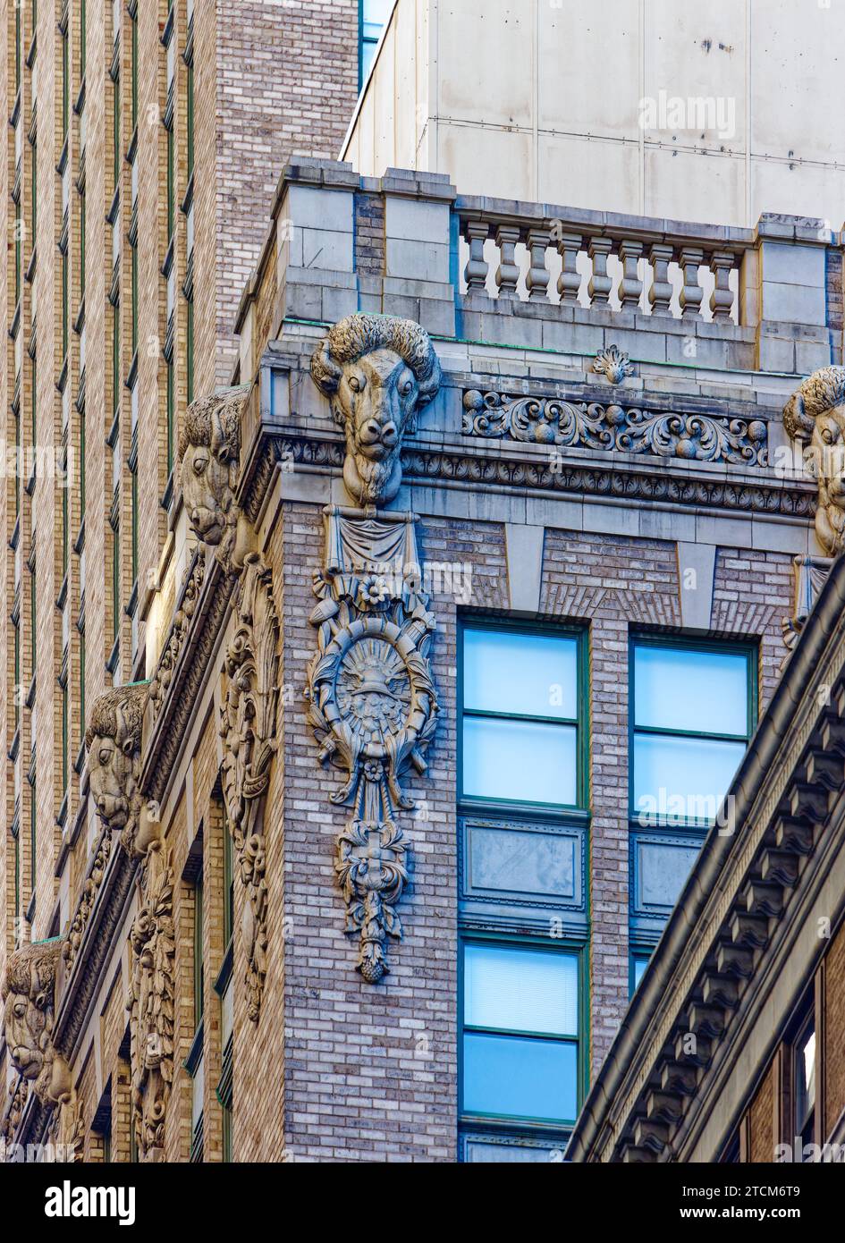 Helmsley Building (former New York Central Building) detail: top of the western wing at East 46th Street. Stock Photo