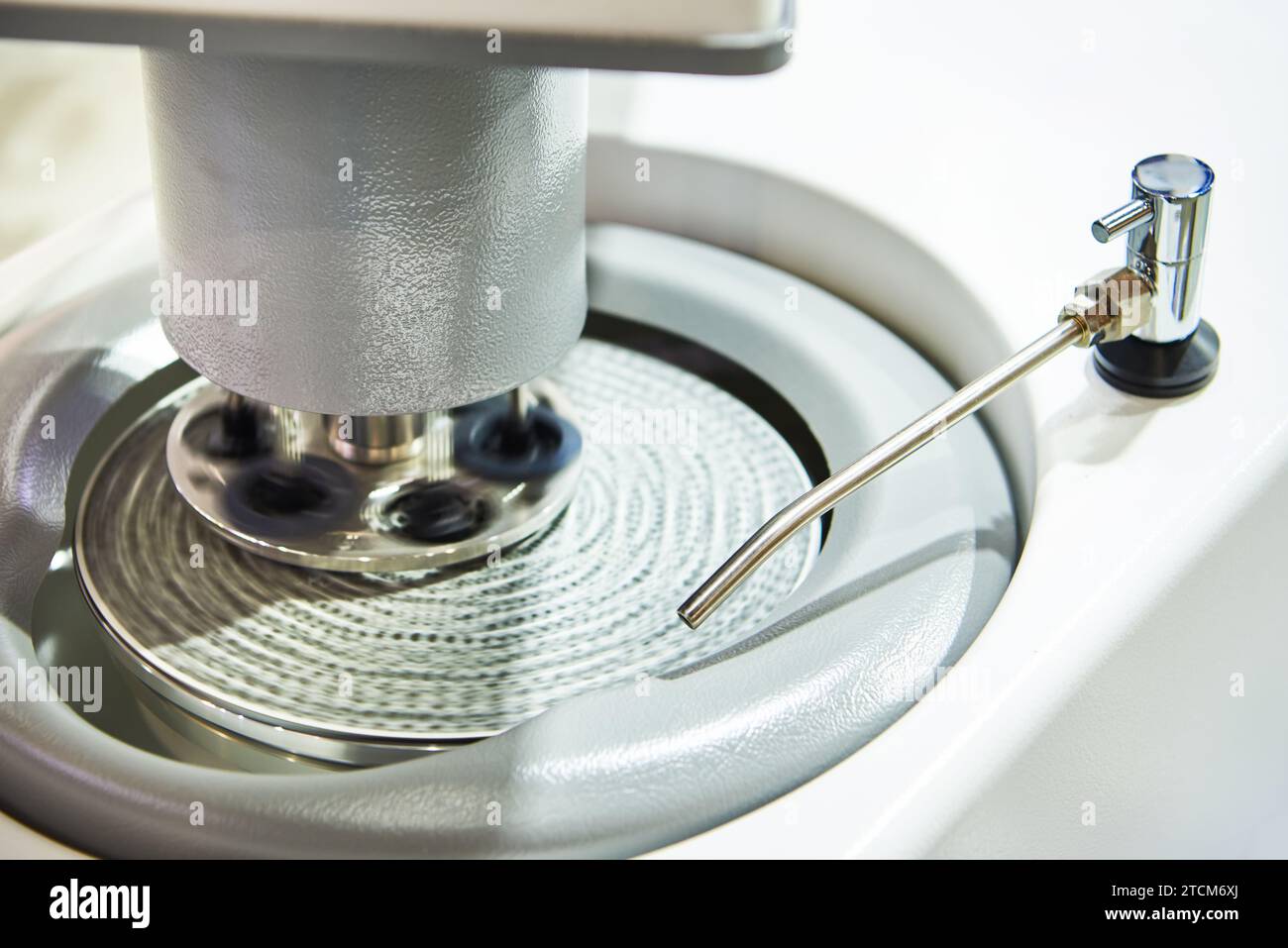 Grinding and polishing machine with programmable automatic specimen mover for laboratory Stock