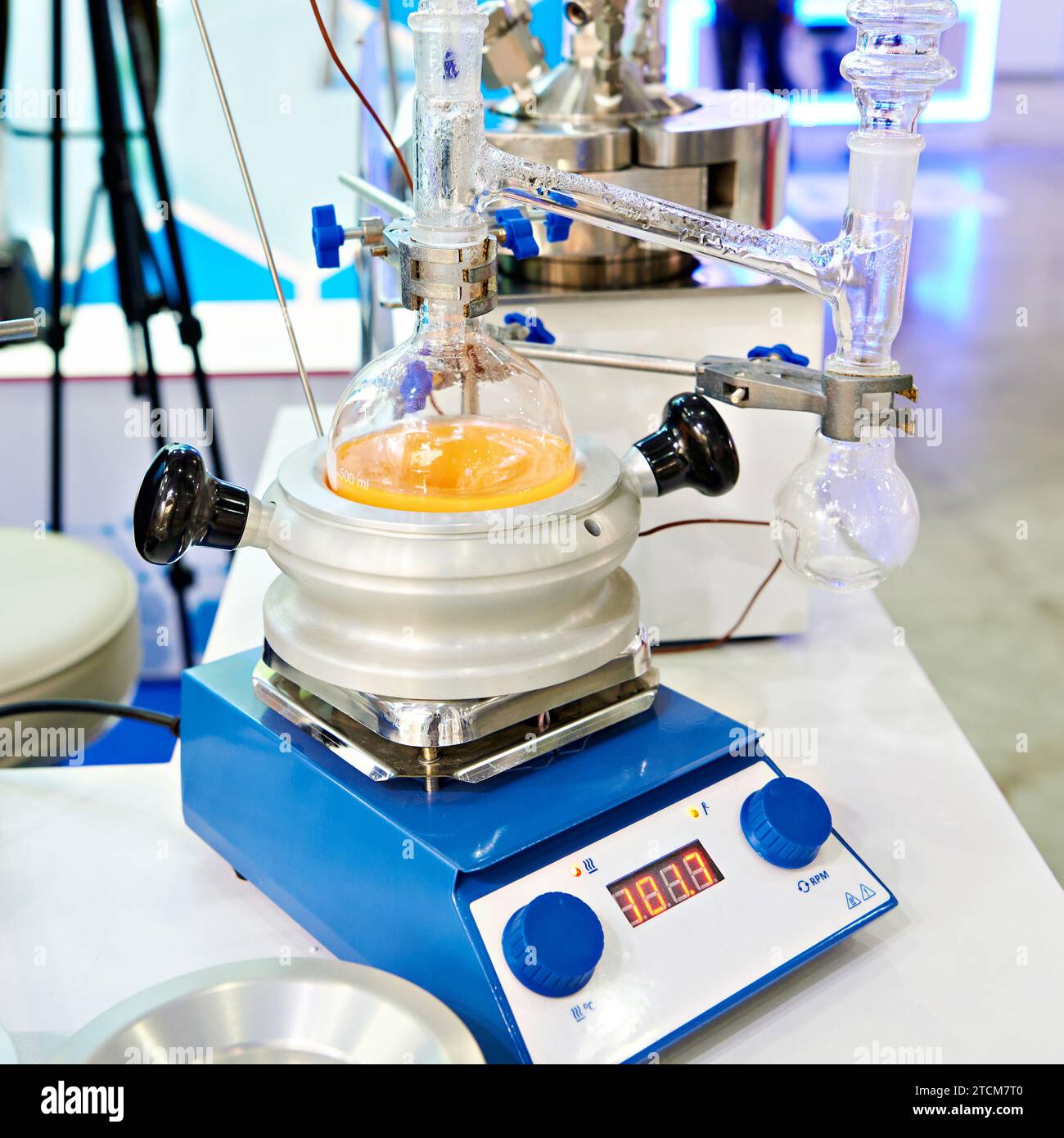 Laboratory heated stirrer and block heat resistant handles and flask