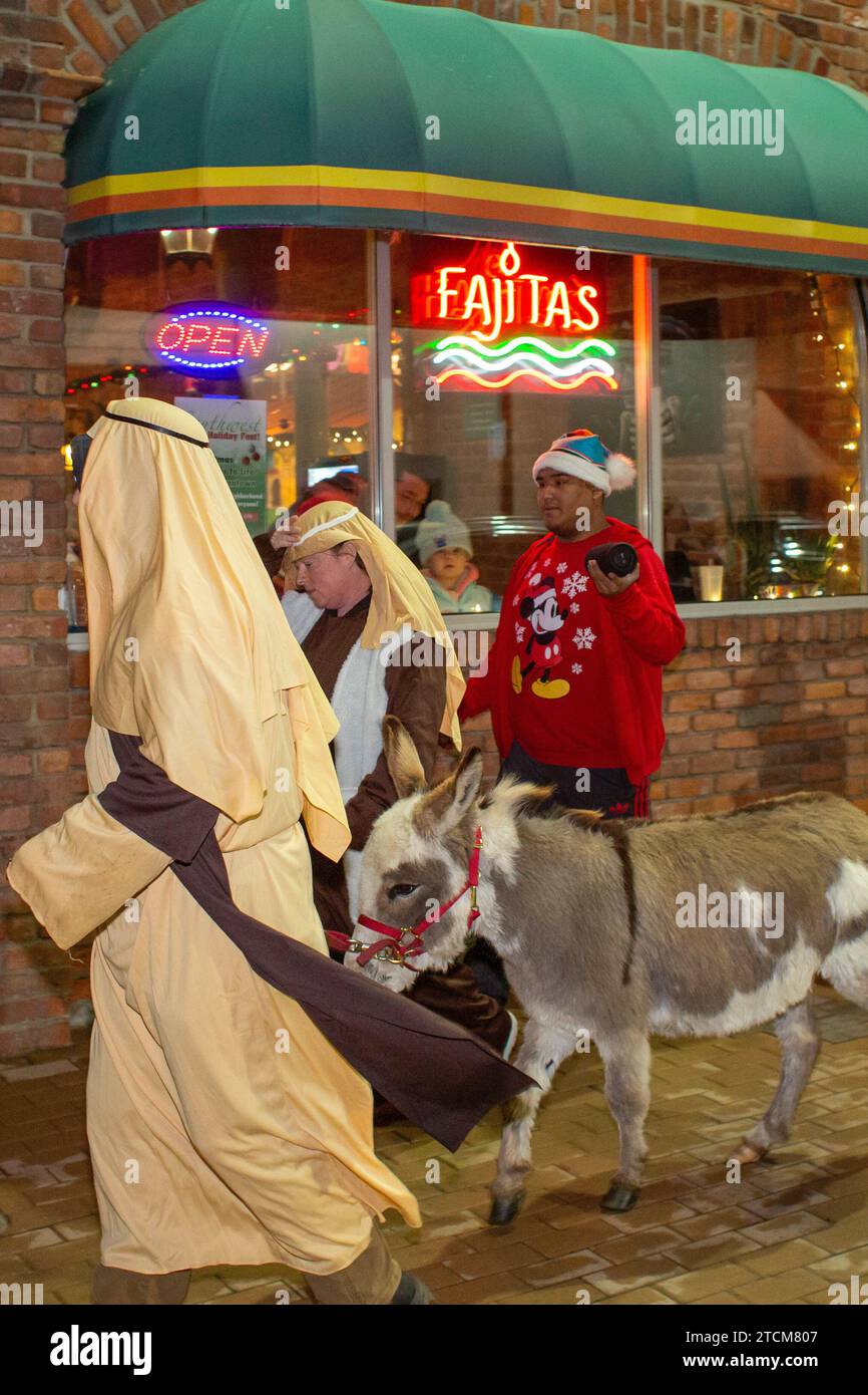 Detroit, Michigan - The Southwest Detroit Holiday Fest, in the city's Mexican-American neighborhood. A posada procession, a Mexican tradition, reenact Stock Photo