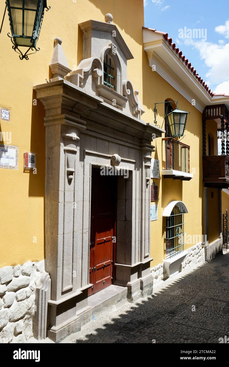 La Paz, Bolivia. Historic Buildings on the narrow road, known as 'Qawra Cancha' Stock Photo