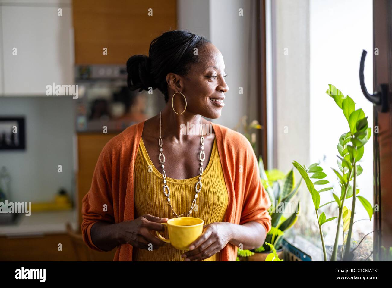 Beautiful mature black woman hi-res stock photography and images - Alamy