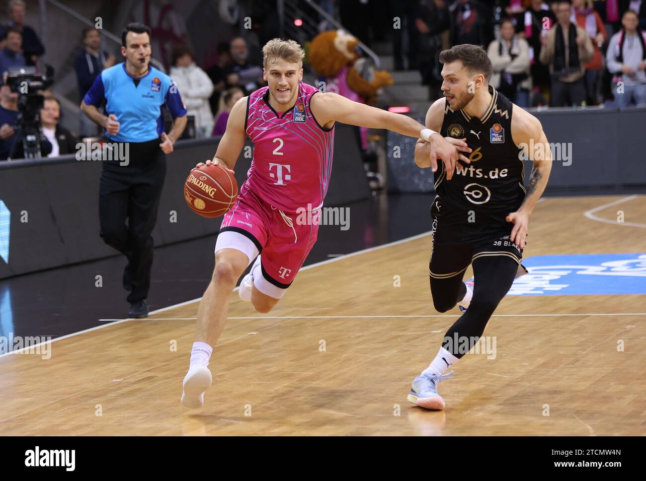 Bonn, Germany. 13th Dec, 2023. Sam Griesel (Bonn), Ferdinand Zylka