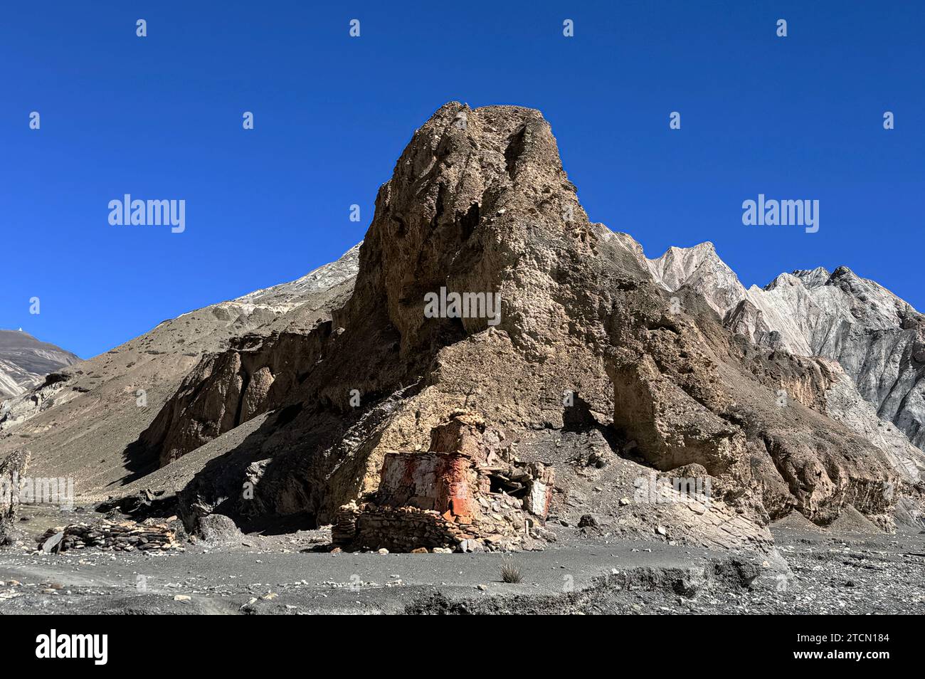 Ancient chorten erodes into the landscape near Sam Dzong village located near the border to Tibet in upper Mustang District, Nepal Stock Photo