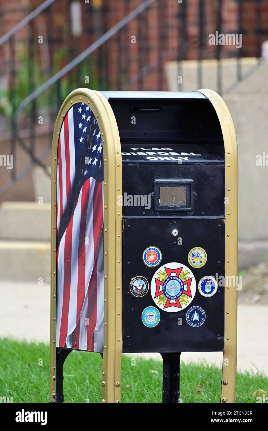 Woodstock, Illinois, USA. A former United States Postal Service mailbox converted as a special depository for retiring American flags. Stock Photo