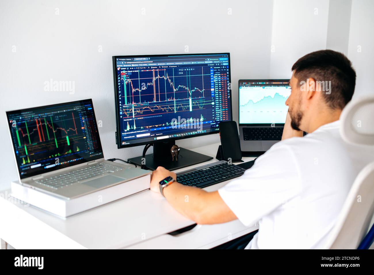 Online cryptocurrency trading chart hi-res stock photography and images -  Page 4 - Alamy