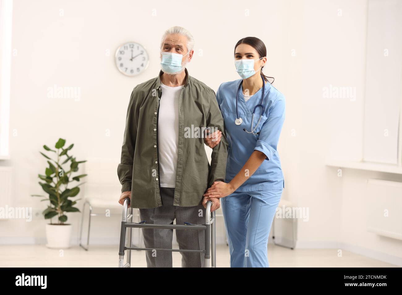 Elderly patient in hospital hi-res stock photography and images - Alamy