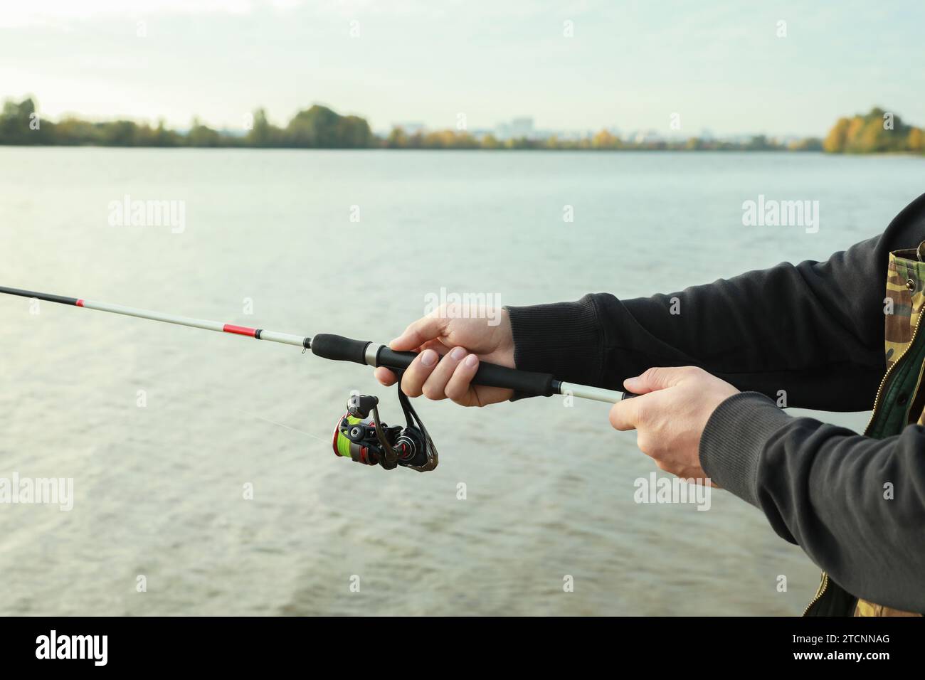 Young adult fishing hi-res stock photography and images - Page 29