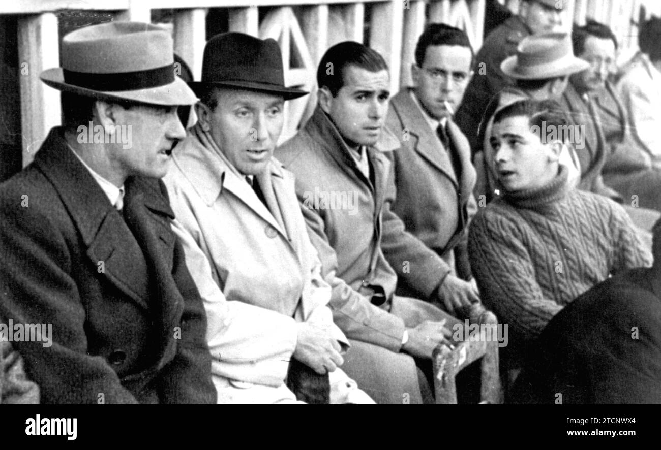 Protagonists - Coaches - Ramón Encinas Witnessing the Sevilla - Celta final, in Chamartín, in the 1948 season. Photo: Narbona - Approximate date. Credit: Album / Archivo ABC Stock Photo