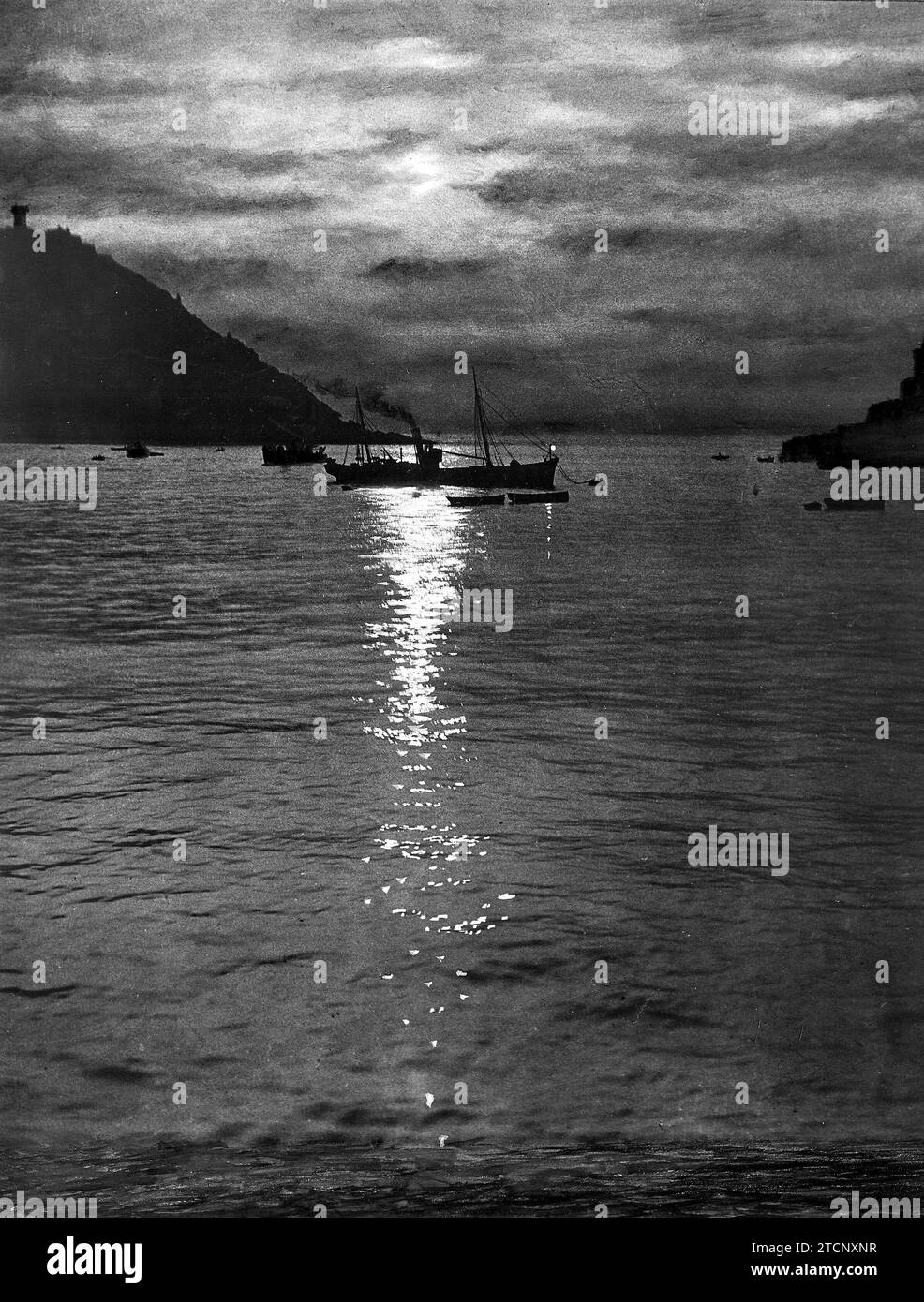 06/30/1921. Spanish Navy. A moon effect, in the bay of San Sebastián. Credit: Album / Archivo ABC / Larregla Stock Photo