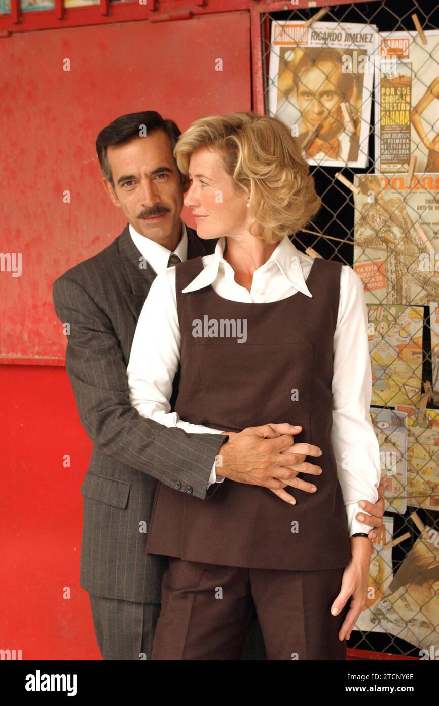 09/16/2003. Madrid. 09/16/03. Ana Duato and Imanol Arias, Protagonists of the TV series 'Cuéntame'. Photo: José Luis Álvarez. Credit: Album / Archivo ABC / José Luis Álvarez Stock Photo