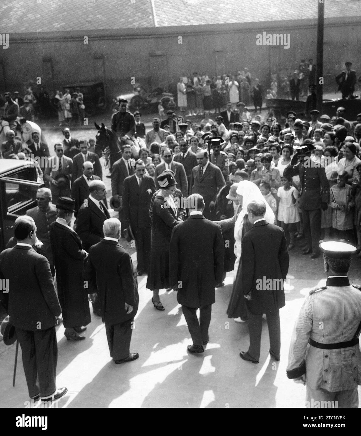 09/30/1926. Barcelona. The journey of the Kings. HM Queen Victoria Eugenia (X), upon arriving at the Red Cross hospital, which she visited in detail. Credit: Album / Archivo ABC / Josep Brangulí Stock Photo