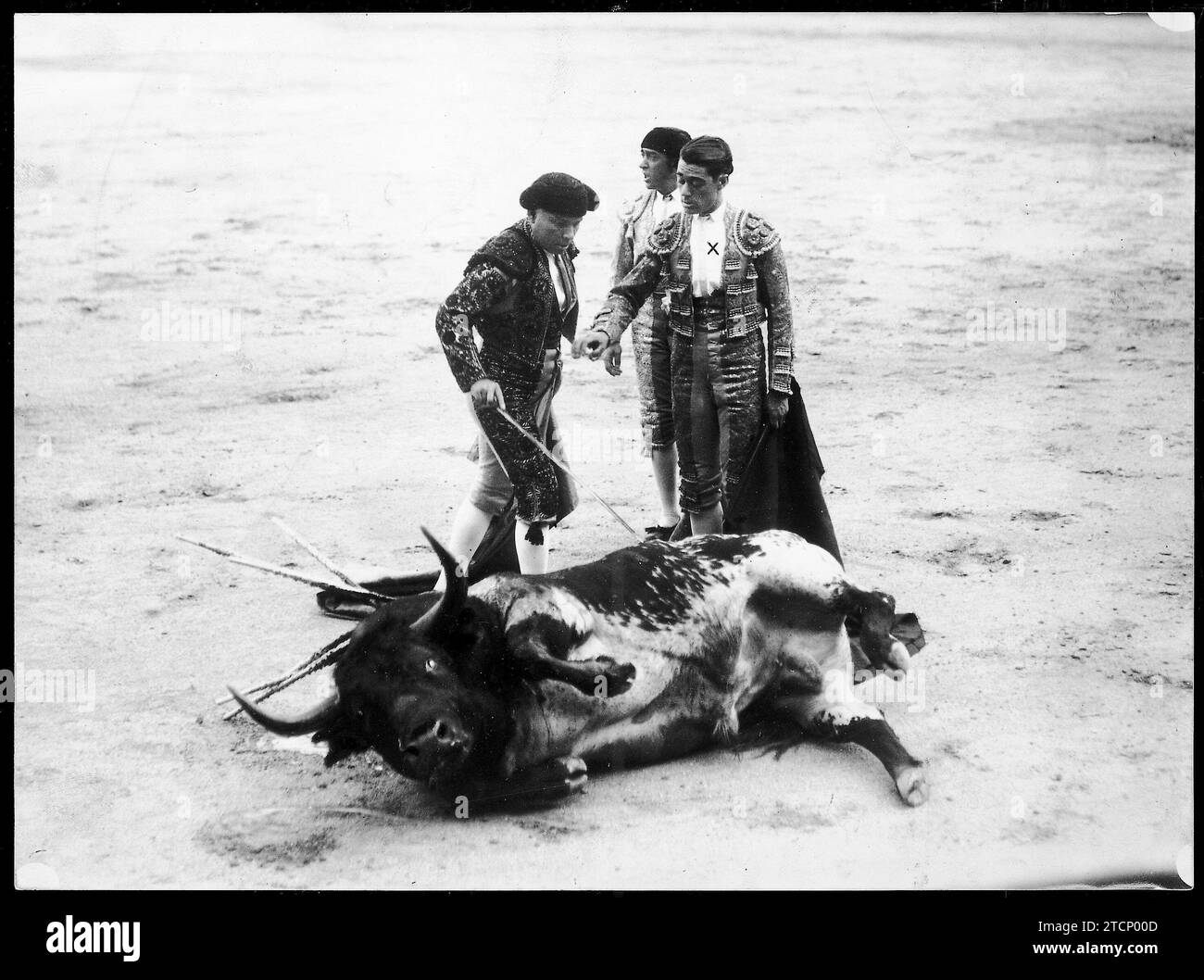 Hander Rapero 01/01/1926. Madrid: from the Sunday Bullfight. The right-handed Manuel ...