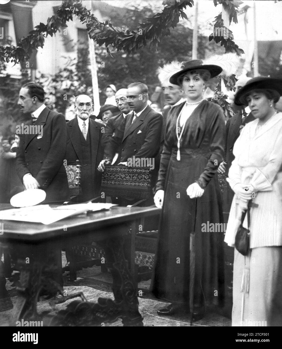 07/31/1915. The Kings in Bilbao. H.H. Mm. with the Princess of Salm-Salm, at the ceremony of laying the first stone of a house in Irala-Harri. Credit: Album / Archivo ABC / Ramón Alba Stock Photo