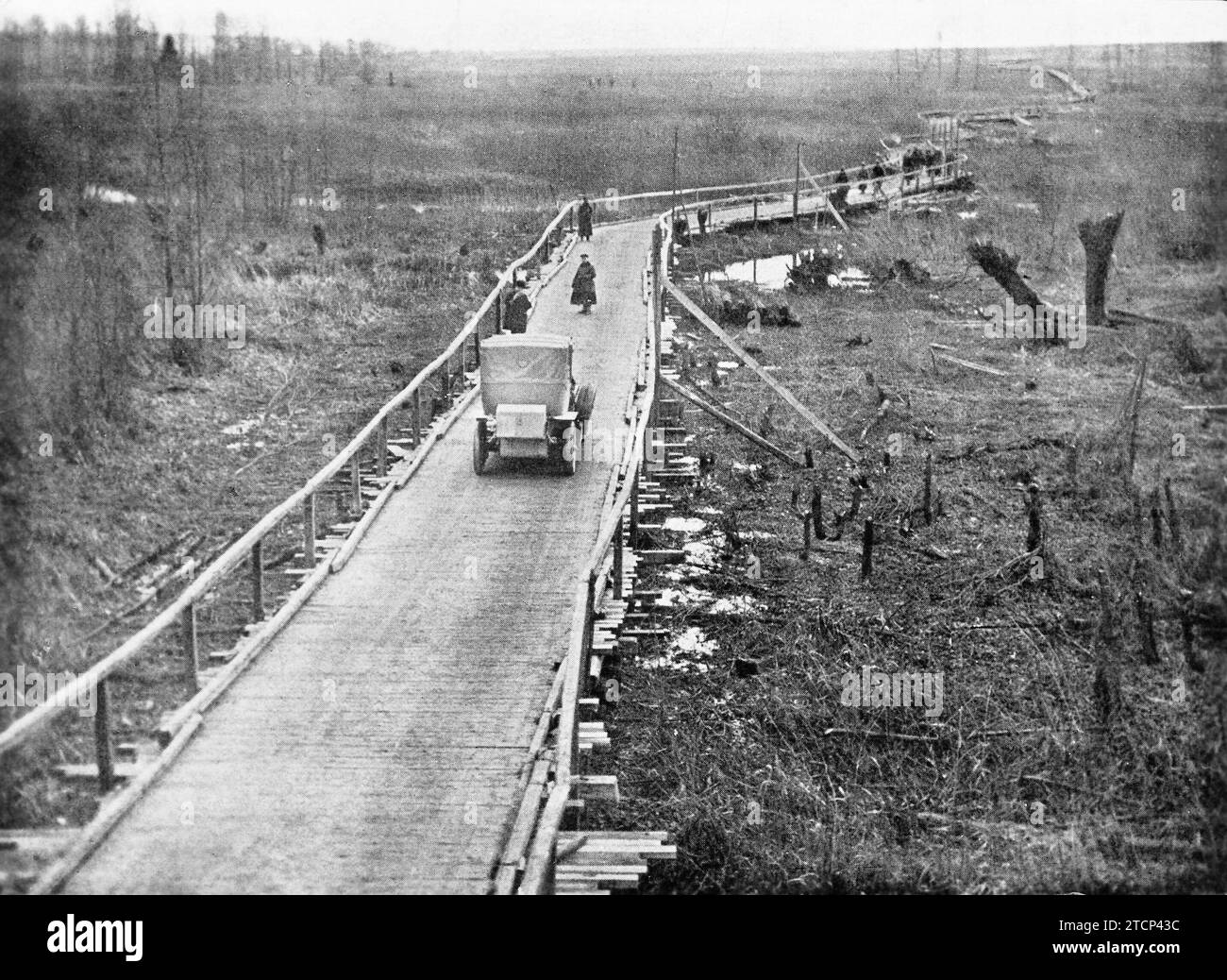 10/01/1915. The Germans in Russia. Bridge Built over the Marsh region by German Engineers. Photo: Hofer. Credit: Album / Archivo ABC / Hofer Stock Photo