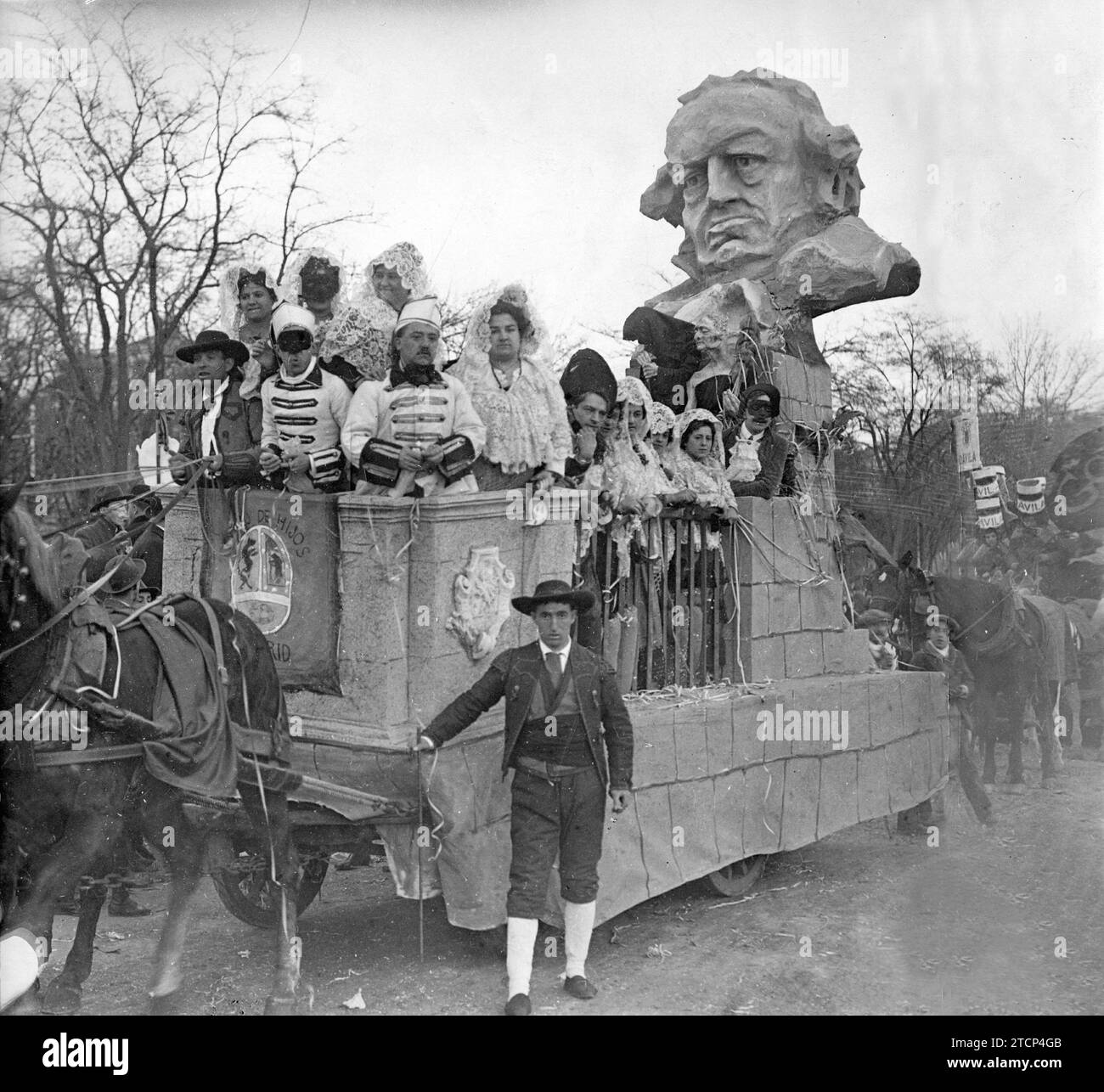 From the 1916 carnival in Madrid. 'Goya, Artistic', float presented, outside of the Competition, by the Hijos de Madrid center. Credit: Album / Archivo ABC / José Zegri Stock Photo